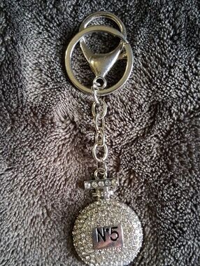 Rhinestone N°5 Perfume Bottle Keychain - Silver Sparkle